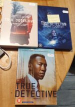 True Detective – Saisons 1 et 2, 3 et 4 – Lot ou pièce