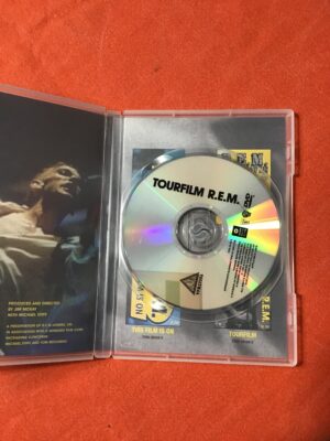 R.E.M/ TOUR FILM/ 1990/ DVD/ VO/ Sous-titres des 19 chansons en Anglais/ Éditions Universal 1990