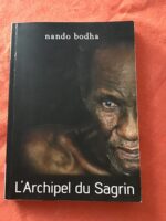 Nando BODHA/ L’Archipel du Sagrin/ Éditions IMMEDIA 2018/ Hommage de l’auteur