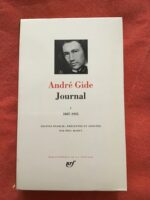 André GIDE/ Journal I / les années 1887 à 1925/ dans lesquelles figurent, à leur date: feuillets, notes d’un voyage en Bretagne, feuilles de route, littérature et morale, morale chrétienne, de Biskra à Touggourt, le renoncement au voyage, la mort de Charles-Louis Philippe, voyage en Andorre, la marche Turque, Numquid et tu….?/ Édition établie, présentée et annotée par Éric MARTY/ Volume 54 de la « Bibliothèque de la Pléiade »/ Éditions NRF GALLIMARD/ nouvelle édition de 1996