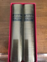 Shi Nai-an et Luo  Guan-zhong/ Au bord de l’eau/ Shui-hu-zhuan/ Les 2 tomes réunis dans un coffret/Avant propos par ÉTIEMBLE/ Texte traduit , présenté et annoté par Jacques DARS/ Volumes 273 et 274 de la « Bibliothèque de la Pléiade »/ Éditions NRF GALLIMARD/ édition de 1978, impression de 1978.