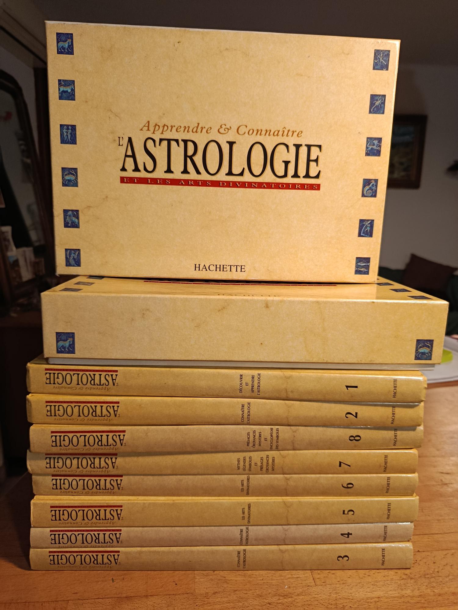 Apprendre et connaître l'Astrologie / lot de 8 volumes et 2 coffrets/ éditions Hachette (Copie)