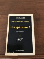 James Hadley CHASE/ Du gâteau!/ Traduit de l’Anglais par J.WITTA et S.LAFAURIE/ volume numéro 143 de la Série Noire/ sous la direction de Marcel DUHAMEL/ Éditions Gallimard 1952