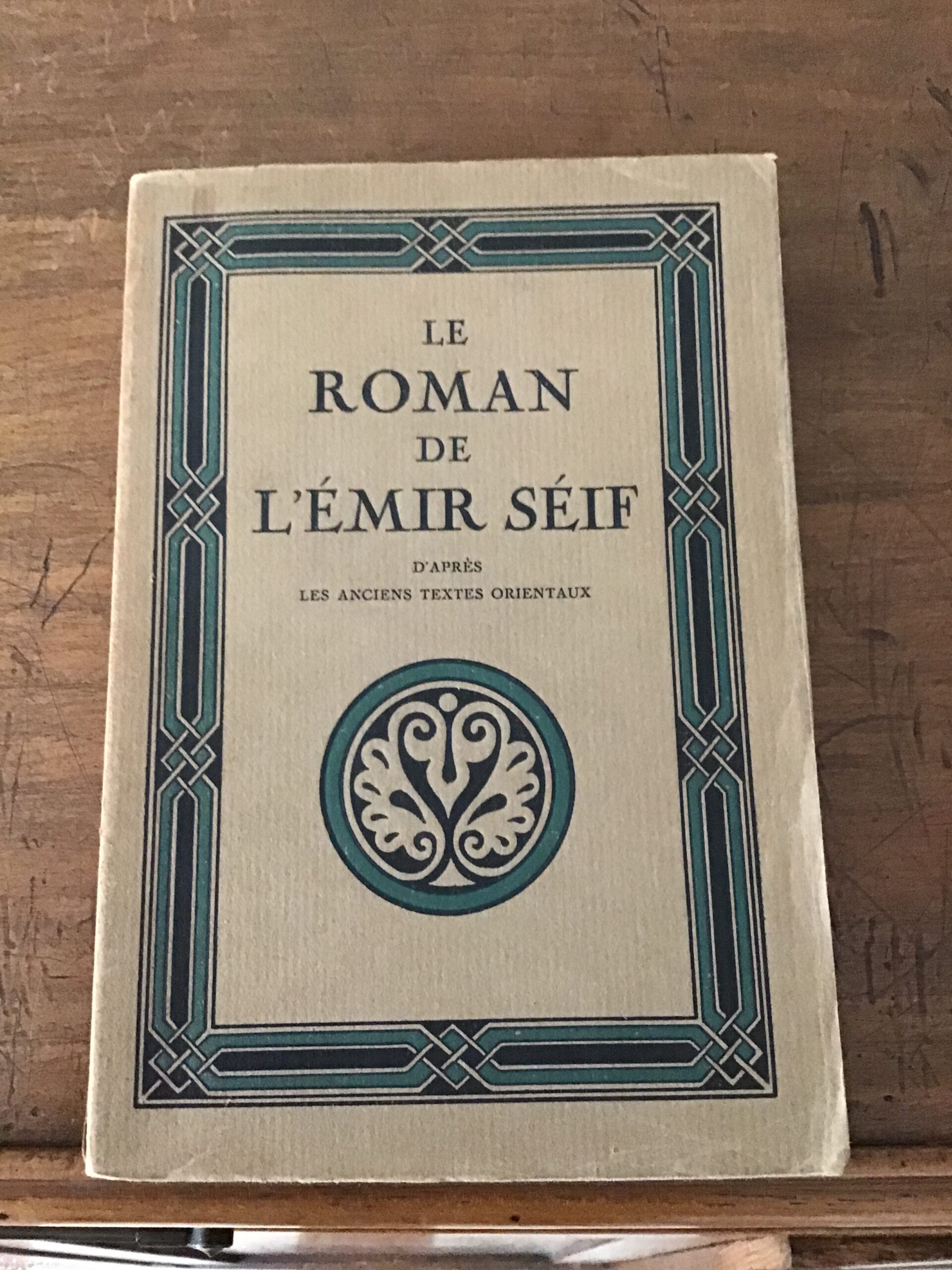 André DEVENS/ Le Roman de l’Émir SÉIF d’après les anciens textes orientaux/ Ornementation dessinée par Paul ZENKER/ Collection « Épopées et Légendes »/ L’édition d’Art H.PIAZZA/ édition de 1925