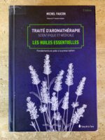 Traité d&rsquo;aromathérapie / Scientifique et Médicale / Les huiles essentielles / Fondements et aide à la protection / Michel Faucon / 3e édition / Sang de la Terre
