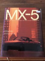 Jack K.YAMAGUCHI and Jonathan THOMPSON/ Photographed by Haru TAJIMA/ MX-5 the rebirth of the Sports Car in the new MAZDA MX-5/ with a History of the World’s Affordable Sports Cars/ Éditions RING LTD TOKYO 1989